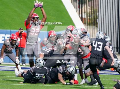Thumbnail 2 in Guyer vs. Cedar Hill (UIL Class 6A Division 2 Semifinal) photogallery.