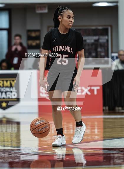 Thumbnail 1 in Etiwanda vs. Long Island Lutheran (Spalding Hoophall Classic) photogallery.