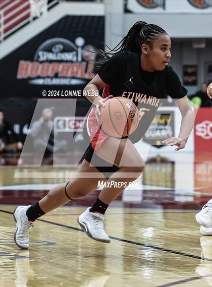 Thumbnail 1 in Etiwanda vs. Long Island Lutheran (Spalding Hoophall Classic) photogallery.