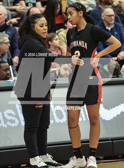 Thumbnail 3 in Etiwanda vs. Long Island Lutheran (Spalding Hoophall Classic) photogallery.