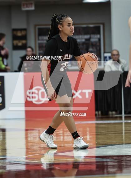Thumbnail 3 in Etiwanda vs. Long Island Lutheran (Spalding Hoophall Classic) photogallery.