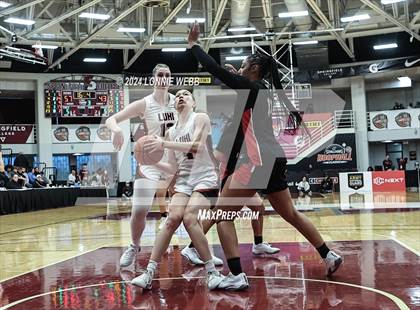 Thumbnail 2 in Etiwanda vs. Long Island Lutheran (Spalding Hoophall Classic) photogallery.