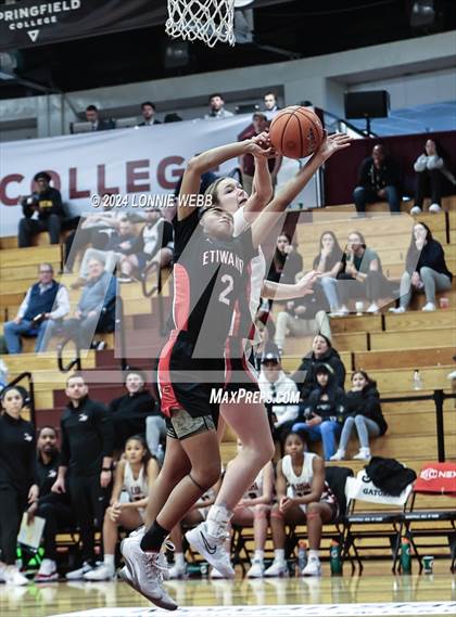 Thumbnail 2 in Etiwanda vs. Long Island Lutheran (Spalding Hoophall Classic) photogallery.