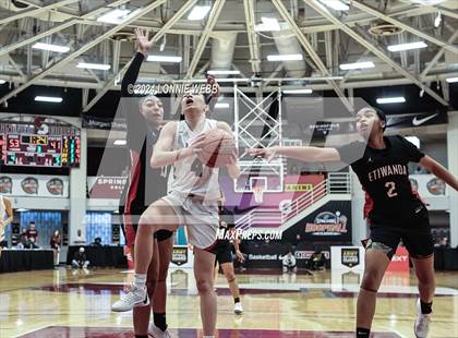 Thumbnail 2 in Etiwanda vs. Long Island Lutheran (Spalding Hoophall Classic) photogallery.