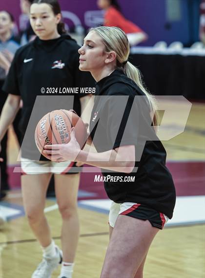 Thumbnail 2 in Etiwanda vs. Long Island Lutheran (Spalding Hoophall Classic) photogallery.