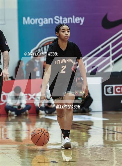 Thumbnail 2 in Etiwanda vs. Long Island Lutheran (Spalding Hoophall Classic) photogallery.