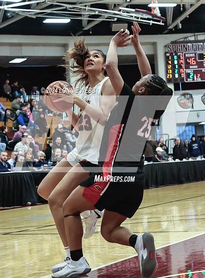 Thumbnail 2 in Etiwanda vs. Long Island Lutheran (Spalding Hoophall Classic) photogallery.