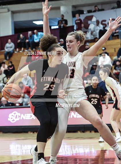 Thumbnail 1 in Etiwanda vs. Long Island Lutheran (Spalding Hoophall Classic) photogallery.
