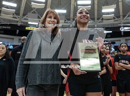 Thumbnail 3 in Etiwanda vs. Long Island Lutheran (Spalding Hoophall Classic) photogallery.