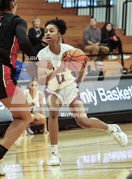 Thumbnail 3 in Etiwanda vs. Long Island Lutheran (Spalding Hoophall Classic) photogallery.