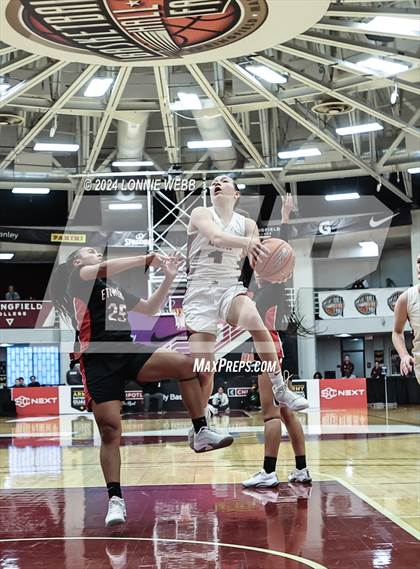 Thumbnail 3 in Etiwanda vs. Long Island Lutheran (Spalding Hoophall Classic) photogallery.