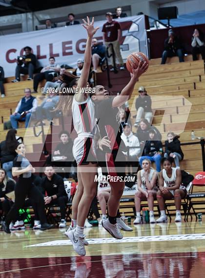 Thumbnail 3 in Etiwanda vs. Long Island Lutheran (Spalding Hoophall Classic) photogallery.