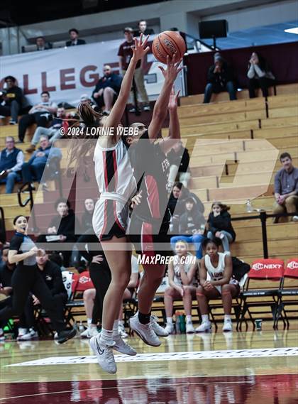 Thumbnail 1 in Etiwanda vs. Long Island Lutheran (Spalding Hoophall Classic) photogallery.