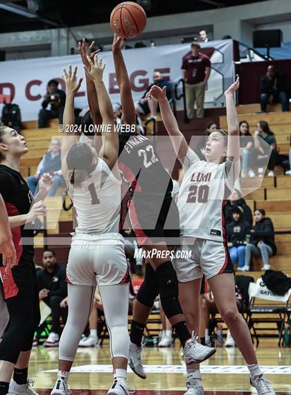 Thumbnail 3 in Etiwanda vs. Long Island Lutheran (Spalding Hoophall Classic) photogallery.
