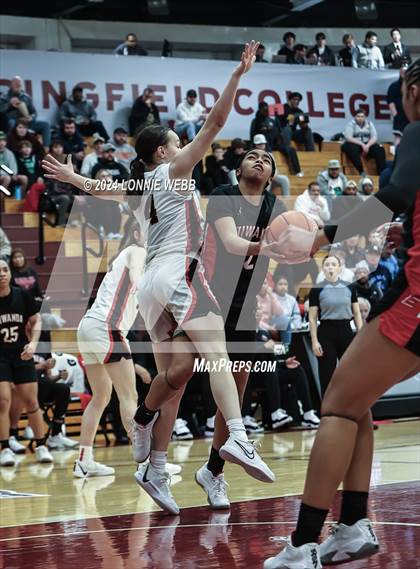 Thumbnail 1 in Etiwanda vs. Long Island Lutheran (Spalding Hoophall Classic) photogallery.