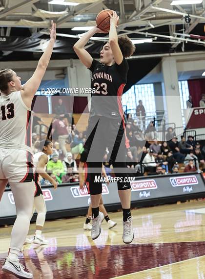 Thumbnail 1 in Etiwanda vs. Long Island Lutheran (Spalding Hoophall Classic) photogallery.