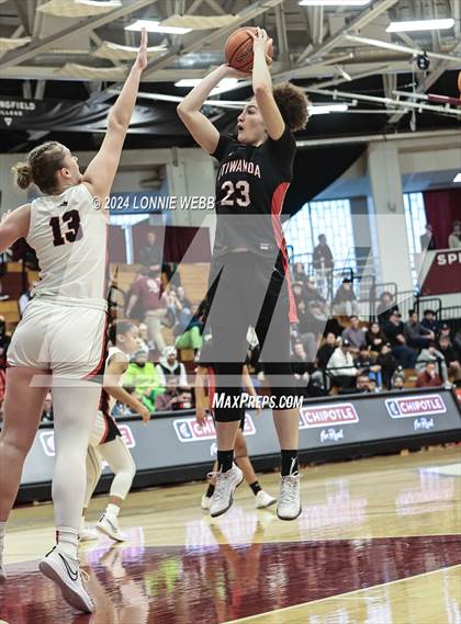 Thumbnail 2 in Etiwanda vs. Long Island Lutheran (Spalding Hoophall Classic) photogallery.
