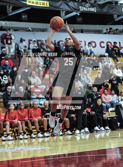 Thumbnail 3 in Etiwanda vs. Long Island Lutheran (Spalding Hoophall Classic) photogallery.