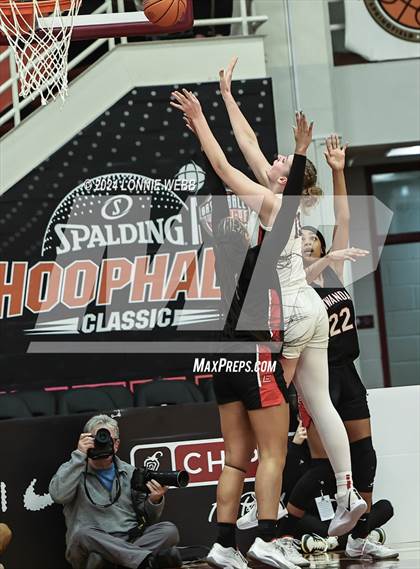 Thumbnail 3 in Etiwanda vs. Long Island Lutheran (Spalding Hoophall Classic) photogallery.