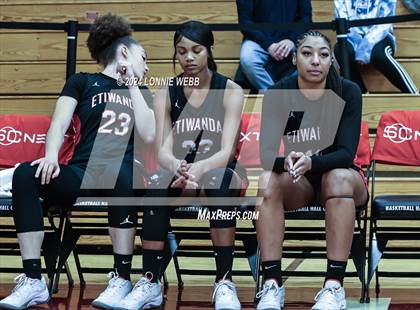 Thumbnail 1 in Etiwanda vs. Long Island Lutheran (Spalding Hoophall Classic) photogallery.