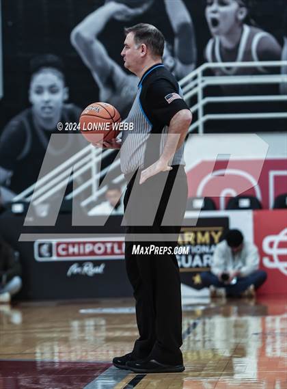 Thumbnail 2 in Etiwanda vs. Long Island Lutheran (Spalding Hoophall Classic) photogallery.
