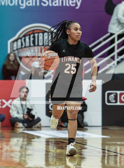 Thumbnail 3 in Etiwanda vs. Long Island Lutheran (Spalding Hoophall Classic) photogallery.