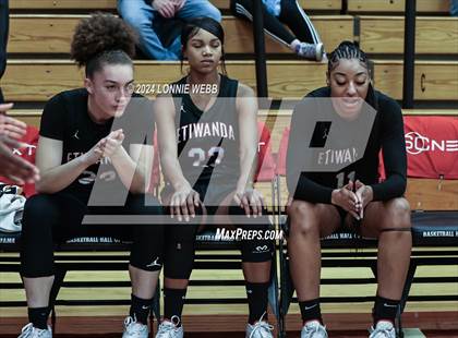 Thumbnail 2 in Etiwanda vs. Long Island Lutheran (Spalding Hoophall Classic) photogallery.