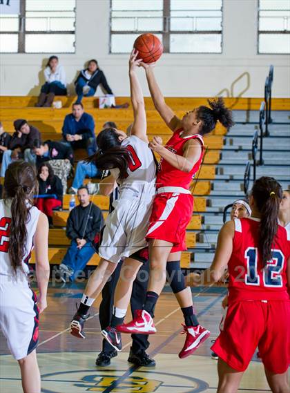 Thumbnail 1 in Rio Mesa vs  Bellarmine-Jefferson (Santa Barbara Tournament of Champions) photogallery.