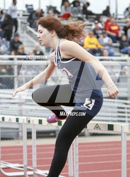 Thumbnail 2 in 4th Annual Randy Sturgeon Invitational (100, 100 HH, 300 LH, 400) photogallery.