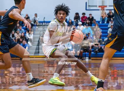 Thumbnail 3 in Punahou vs. Leilehua (HHSAA Division 1 Semifinal) photogallery.