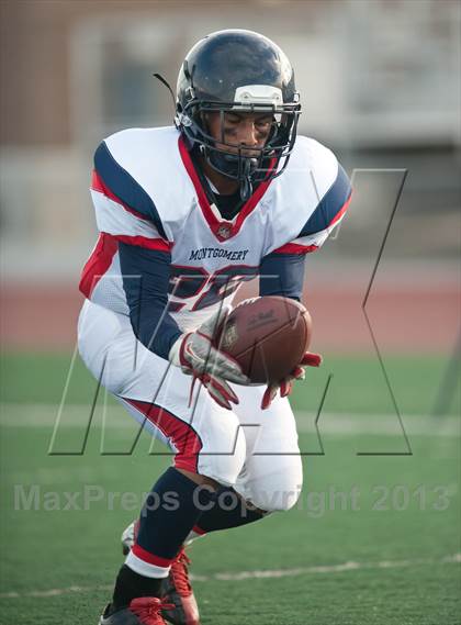 Thumbnail 2 in Bonita Vista vs. Montgomery photogallery.