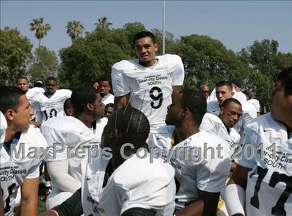Thumbnail 2 in Inner City Classic (Crenshaw HS) photogallery.