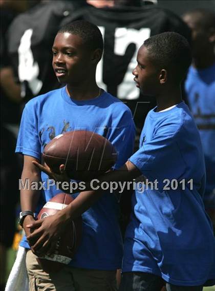 Thumbnail 3 in Inner City Classic (Crenshaw HS) photogallery.