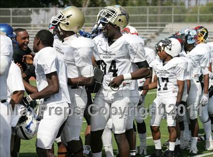 Thumbnail 3 in Inner City Classic (Crenshaw HS) photogallery.