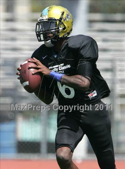 Thumbnail 3 in Inner City Classic (Crenshaw HS) photogallery.