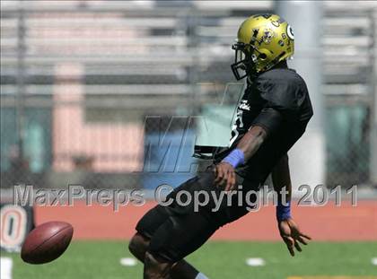 Thumbnail 3 in Inner City Classic (Crenshaw HS) photogallery.