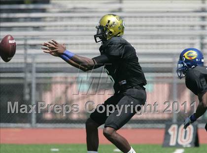 Thumbnail 1 in Inner City Classic (Crenshaw HS) photogallery.