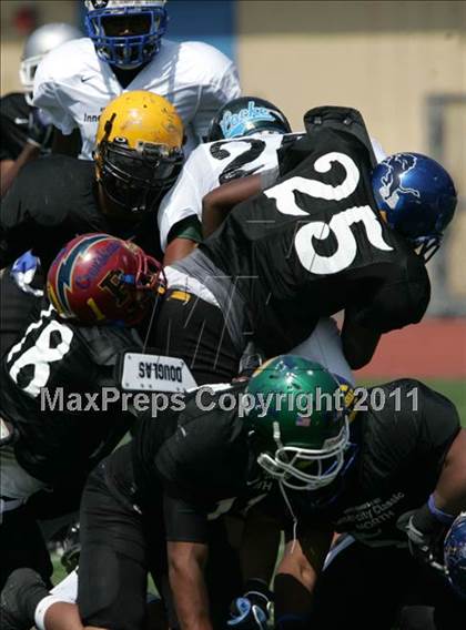 Thumbnail 1 in Inner City Classic (Crenshaw HS) photogallery.