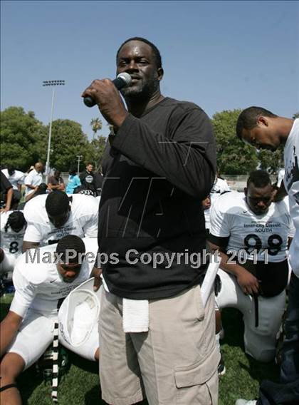 Thumbnail 2 in Inner City Classic (Crenshaw HS) photogallery.