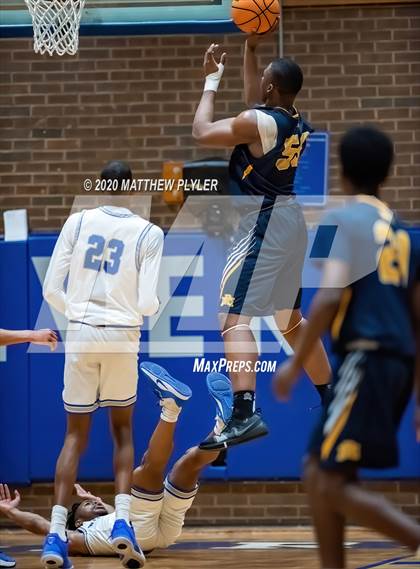 Thumbnail 3 in Rocky Mount vs Westover (NCHSAA 3A Third Round) photogallery.