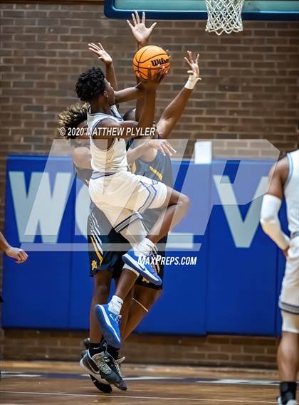 Thumbnail 3 in Rocky Mount vs Westover (NCHSAA 3A Third Round) photogallery.