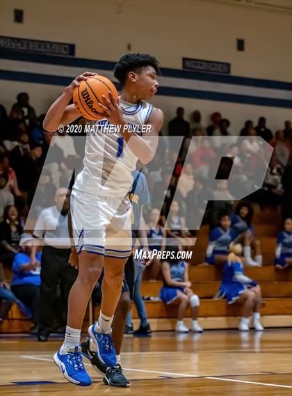 Thumbnail 3 in Rocky Mount vs Westover (NCHSAA 3A Third Round) photogallery.