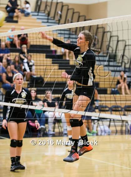 Thumbnail 3 in Central Catholic @ Enochs photogallery.