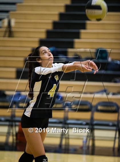 Thumbnail 2 in Central Catholic @ Enochs photogallery.