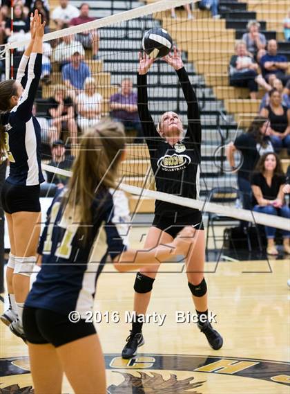 Thumbnail 2 in Central Catholic @ Enochs photogallery.