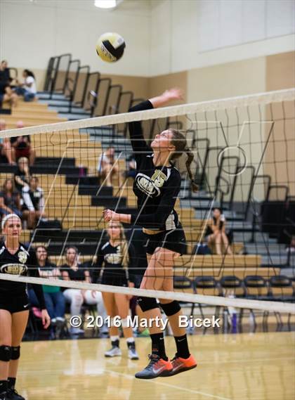 Thumbnail 2 in Central Catholic @ Enochs photogallery.