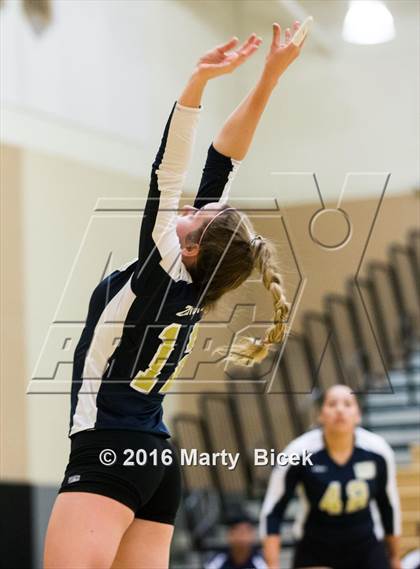 Thumbnail 2 in Central Catholic @ Enochs photogallery.
