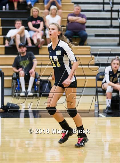 Thumbnail 2 in Central Catholic @ Enochs photogallery.