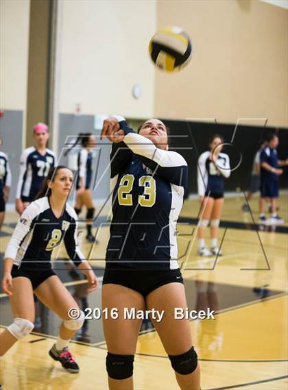 Thumbnail 3 in Central Catholic @ Enochs photogallery.