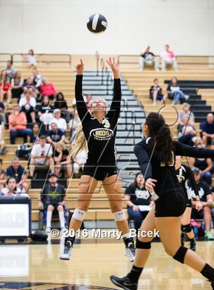 Thumbnail 3 in Central Catholic @ Enochs photogallery.